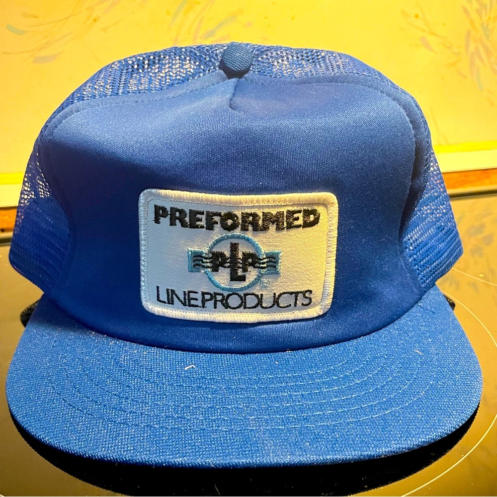 Vintage SnapBack-Trucker Style Has (from the mid 90s)